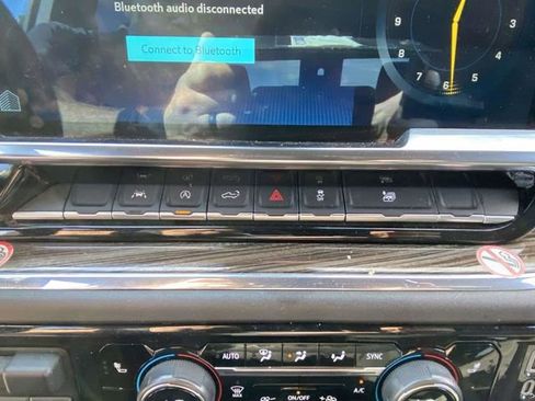 Used 2025 Chevrolet Silverado 1500 LT image 23