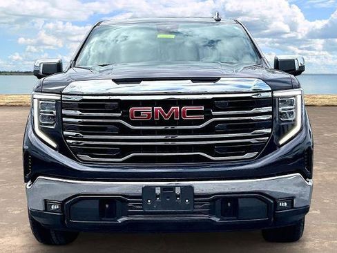 Used 2022 GMC Sierra 1500 SLT image 2