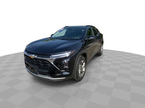 Used 2025 Chevrolet Trax LT w/ LT Convenience Package FWD image 6