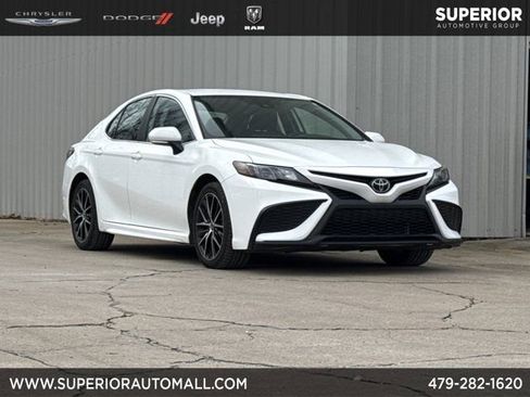 Used 2024 Toyota Camry SE image 1