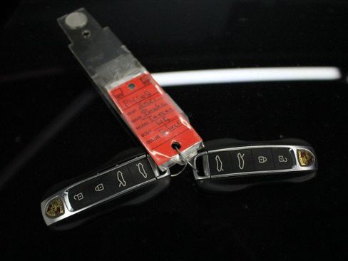 Used 2021 Porsche Taycan 4S w/ Premium Package image 34