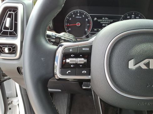 Used 2022 Kia Sorento EX w/ Panoramic Sunroof Package image 10