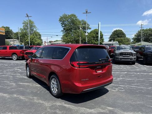 New 2027 Chrysler Pacifica Select FWD image 12