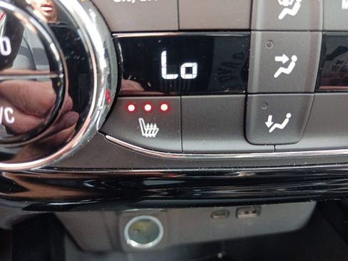 Used 2025 Chevrolet Trax LT w/ LT Convenience Package FWD image 14