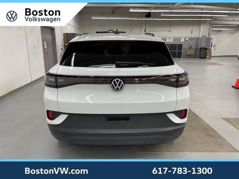 Used 2023 Volkswagen ID.4 Pro image 3