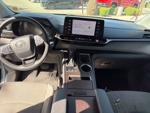 Used 2021 Toyota Sienna LE FWD image 9