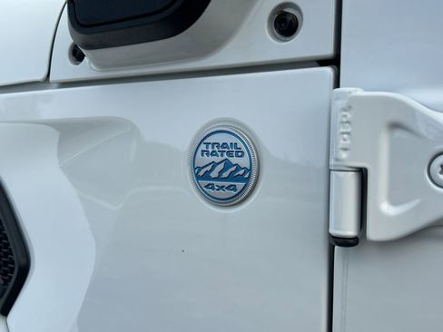 Used 2023 Jeep Wrangler Sahara w/ Cold Weather Group image 9