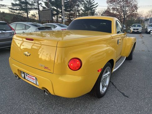 Used 2004 Chevrolet SSR w/ Preferred Equipment Group RWD image 33