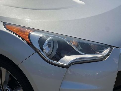 Used 2016 Hyundai Veloster w/ Option Group 03 FWD image 11