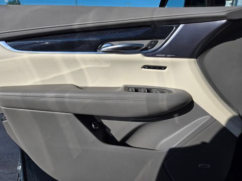 Used 2024 Cadillac XT6 Premium Luxury w/ Technology Package AWD/4WD image 33