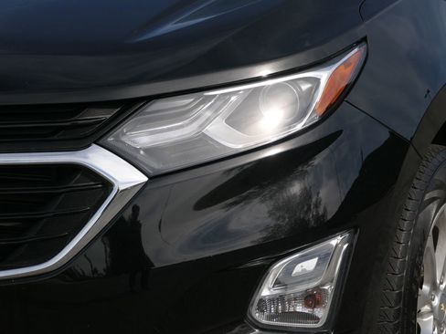 Used 2020 Chevrolet Equinox LS w/ LS Convenience Package FWD image 9