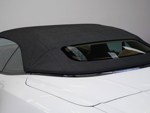 Used 2022 Aston Martin DBS Superleggera Volante RWD image 17