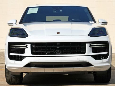 Used 2024 Porsche Cayenne Turbo AWD/4WD image 7