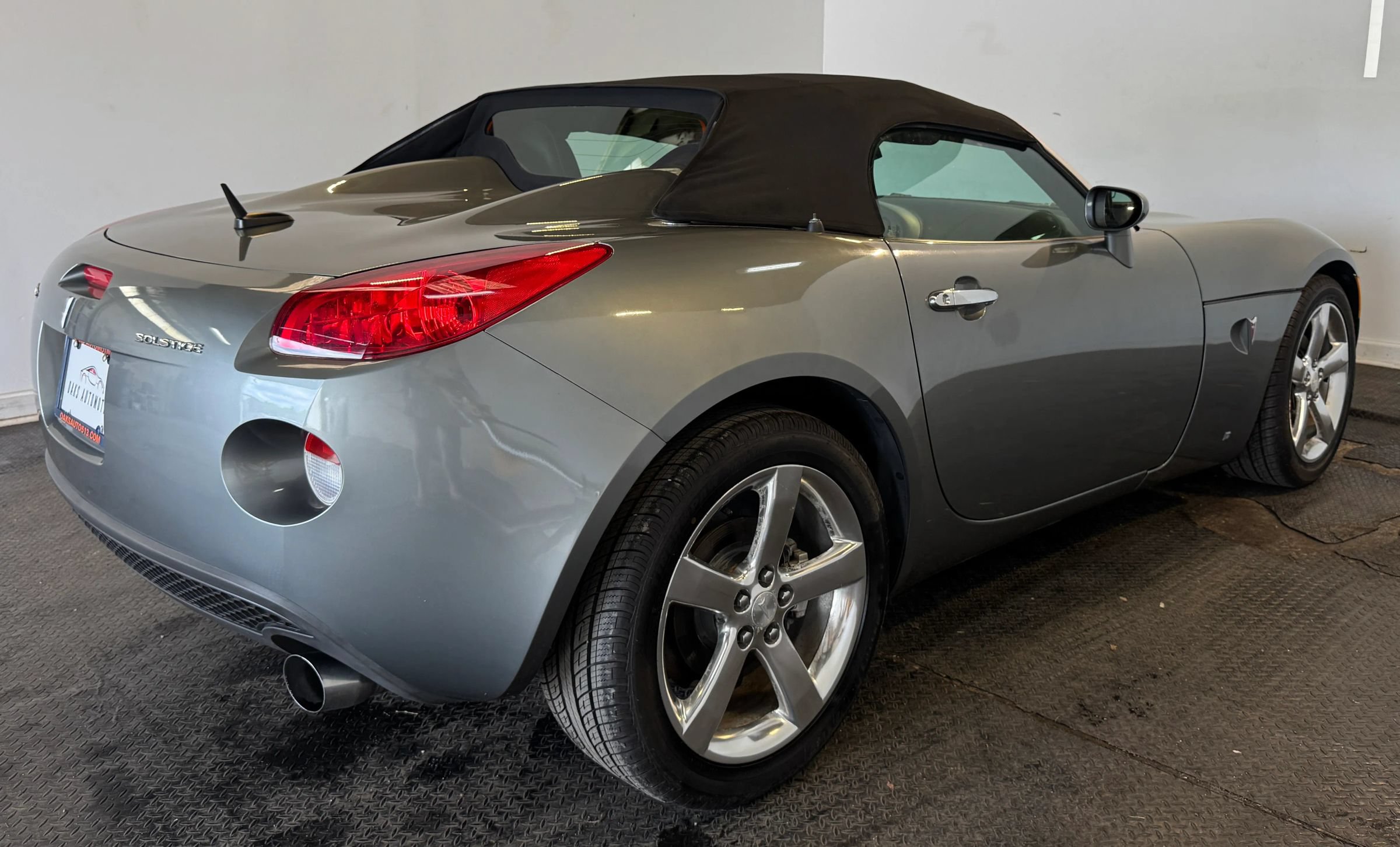 Used 2007 Pontiac Solstice Convertible w/ Premium Package RWD image 7