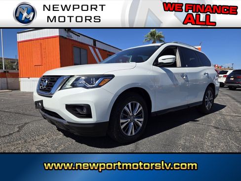 Used 2019 Nissan Pathfinder SV image 1