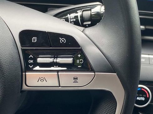 Used 2023 Hyundai Elantra SEL w/ Convenience Package FWD image 19