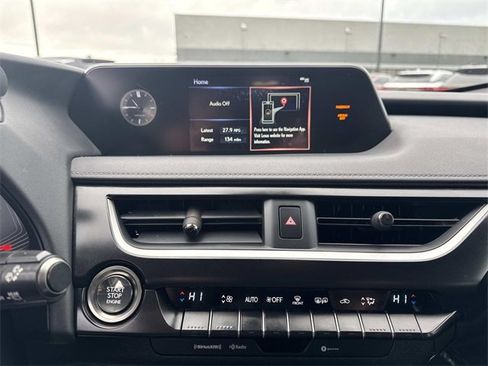 Certified 2022 Lexus UX 200 w/ Accessory Package (Z2) image 23