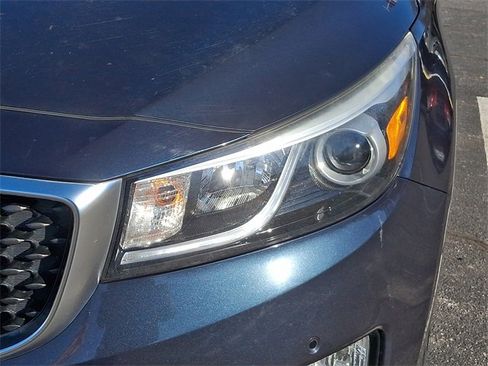 Used 2017 Kia Sedona EX image 9