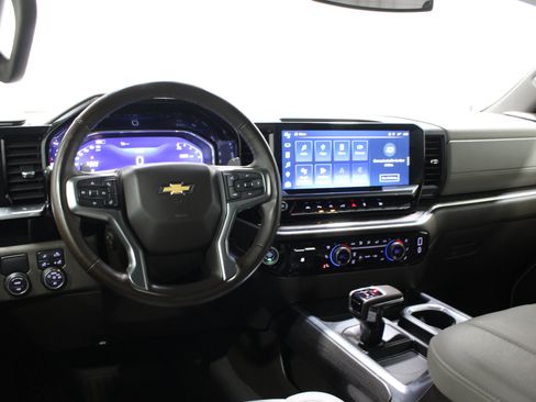 Used 2024 Chevrolet Silverado 1500 LTZ RWD image 2