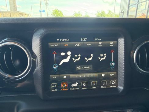 Used 2023 Jeep Wrangler Unlimited Sahara AWD/4WD image 12