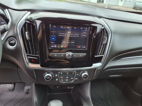 Used 2021 Chevrolet Traverse LS AWD/4WD image 23