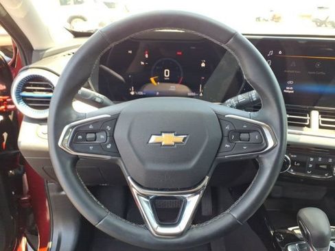 Used 2025 Chevrolet Trax LT w/ Driver Confidence Package FWD image 19