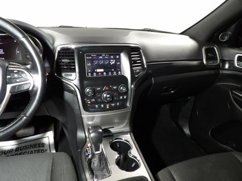 Used 2020 Jeep Grand Cherokee Laredo AWD/4WD image 14