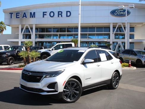 Used 2022 Chevrolet Equinox RS w/ Infotainment Package FWD image 2