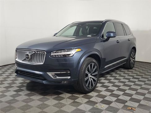 Used 2025 Volvo XC90 B5 Core AWD/4WD image 3