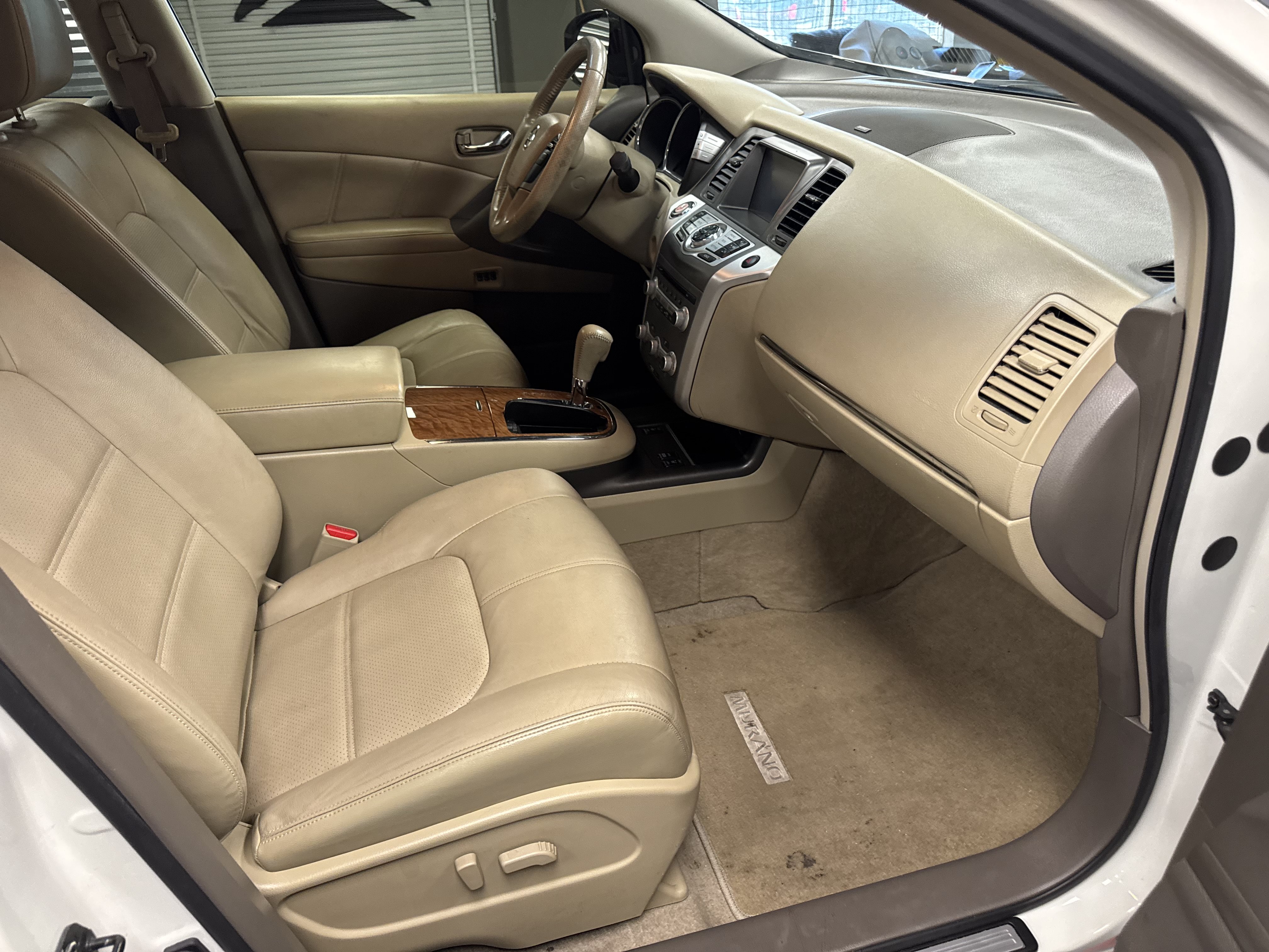 Used 2014 Nissan Murano LE w/ Platinum Edition Package AWD/4WD image 16