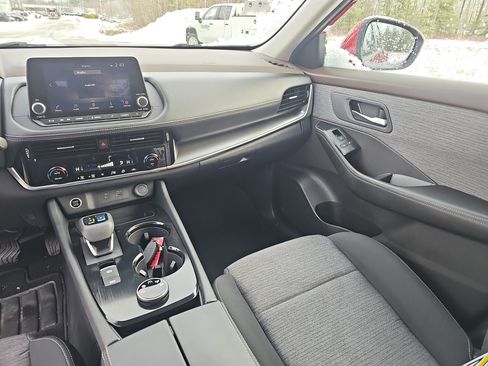 Certified 2022 Nissan Rogue SV image 19