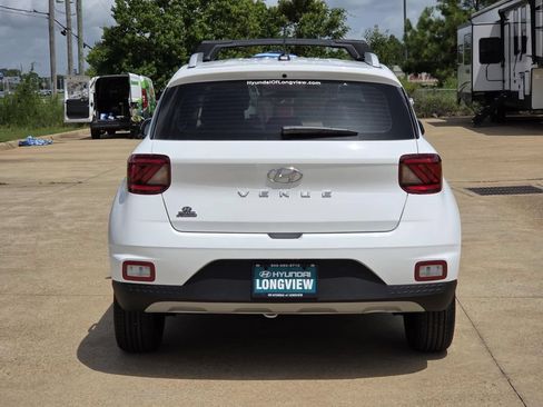 New 2026 Hyundai Venue SEL FWD image 4