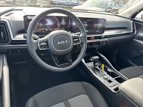 Certified 2025 Kia Sorento LX image 22