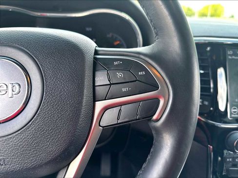 Used 2020 Jeep Grand Cherokee Altitude AWD/4WD image 21