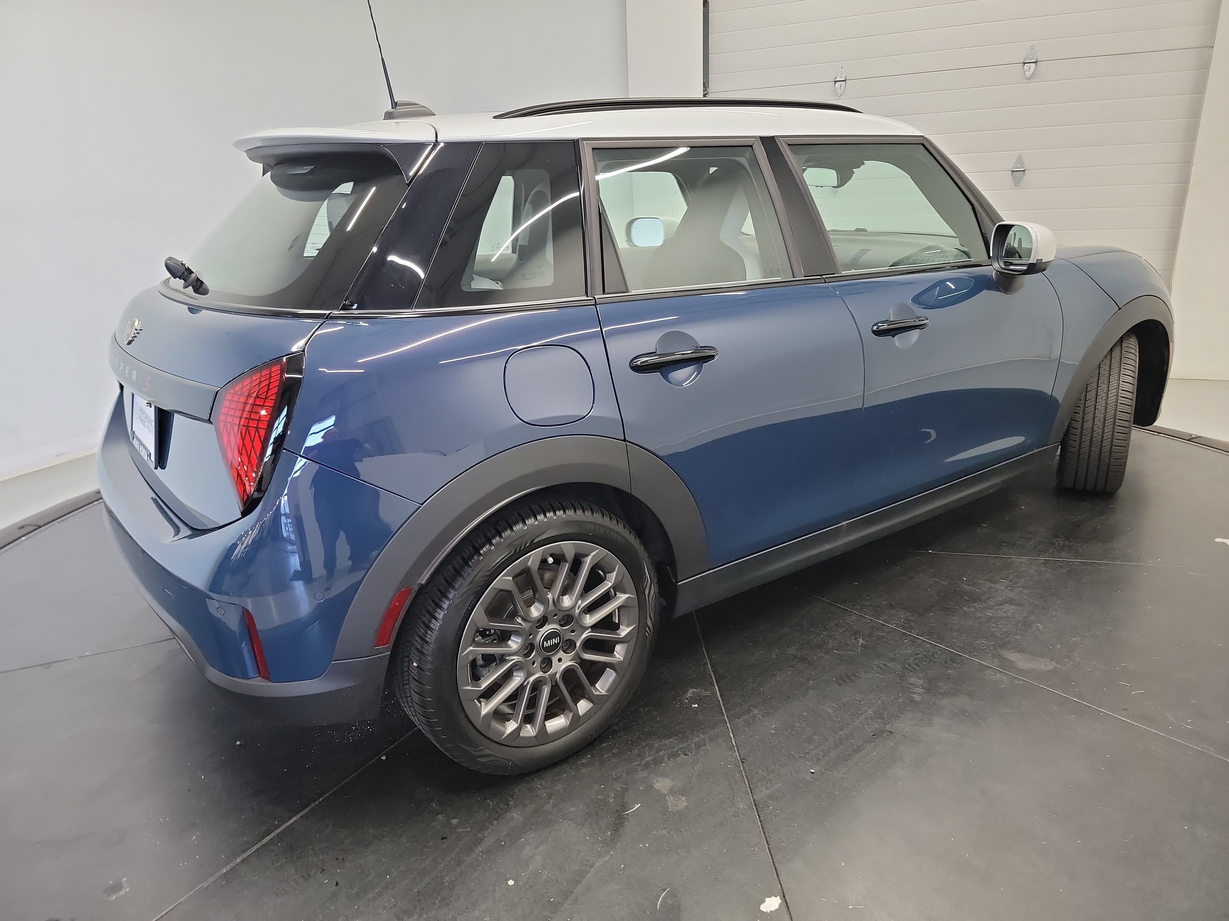 Used 2025 MINI Cooper S FWD image 9