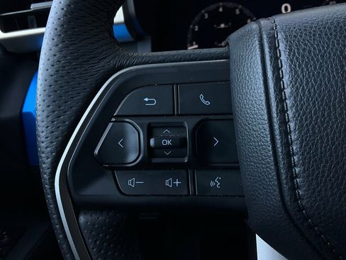 Used 2025 Toyota Tacoma TRD Off-Road image 33