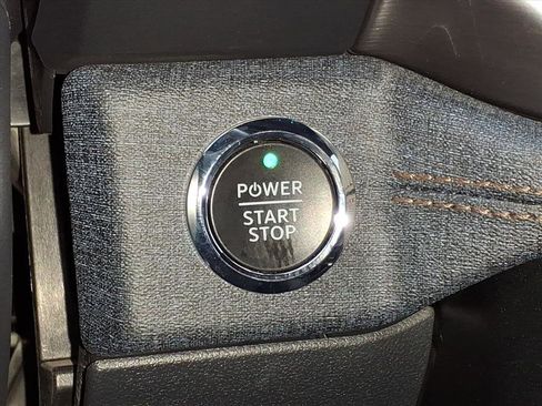 Used 2022 Ford F150 Lightning Lariat image 18