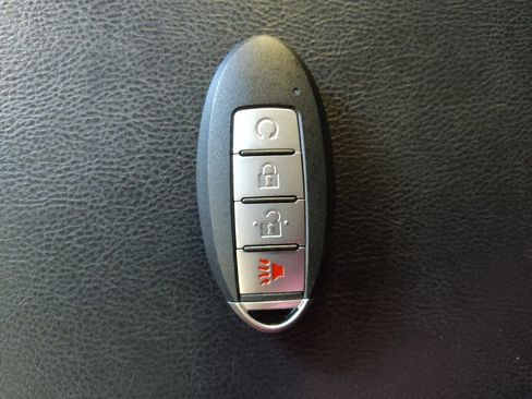 Used 2020 Nissan Pathfinder SL FWD image 32