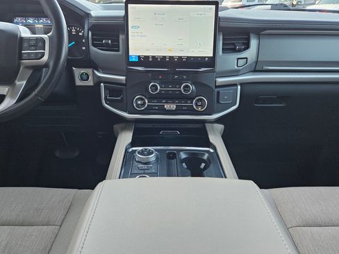Used 2022 Ford Expedition Max XLT image 10