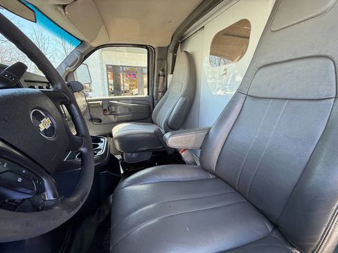 Used 2010 Chevrolet Express 3500 image 12