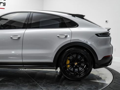 Used 2024 Porsche Cayenne Turbo GT AWD/4WD image 19