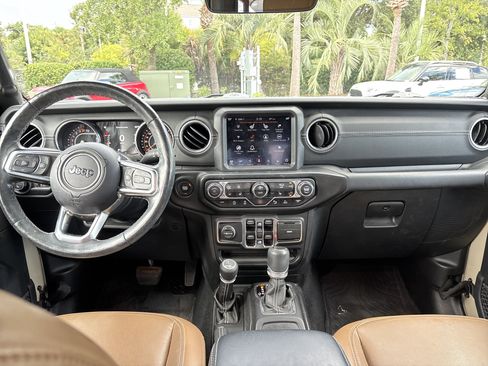 Used 2020 Jeep Gladiator Overland AWD/4WD image 28