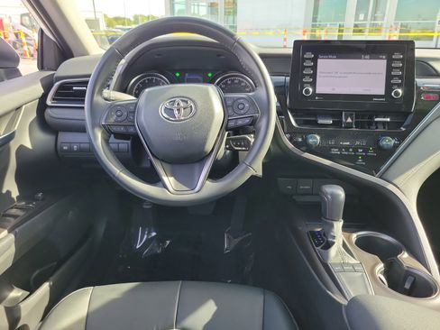 Used 2024 Toyota Camry SE image 10