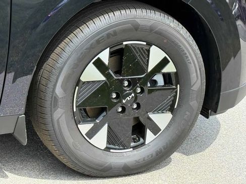 New 2026 Kia Carnival LXS FWD image 5