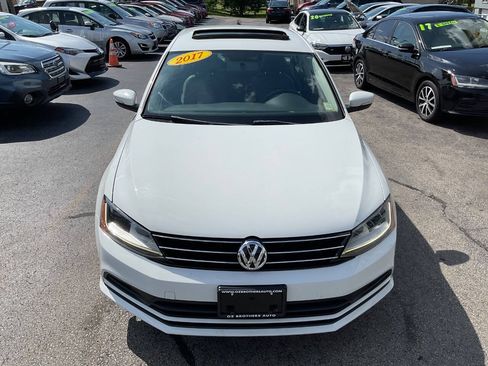 Used 2017 Volkswagen Jetta SE FWD image 5
