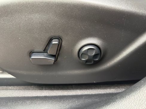 Used 2021 Jeep Cherokee Latitude Lux w/ Comfort/Convenience Group image 17