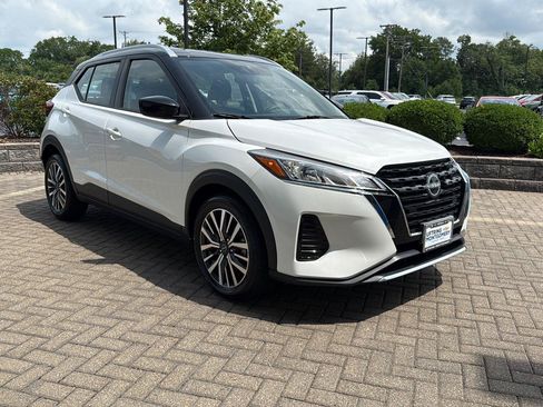 Used 2023 Nissan Kicks SV FWD image 7