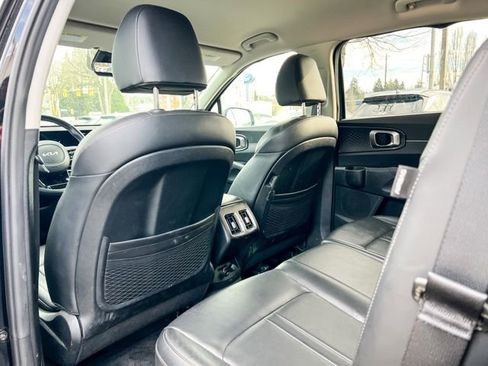 Certified 2024 Kia Sorento S image 11