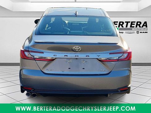 Used 2025 Toyota Camry SE image 5