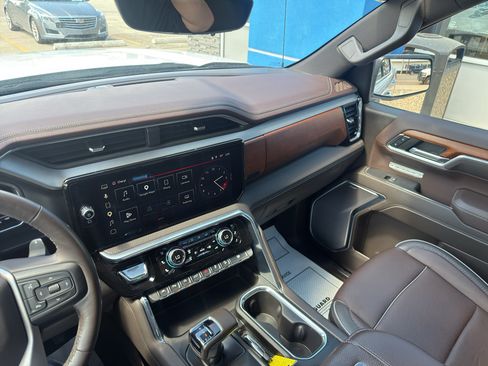 Used 2022 GMC Sierra 1500 Denali w/ Denali Reserve Package AWD/4WD image 17